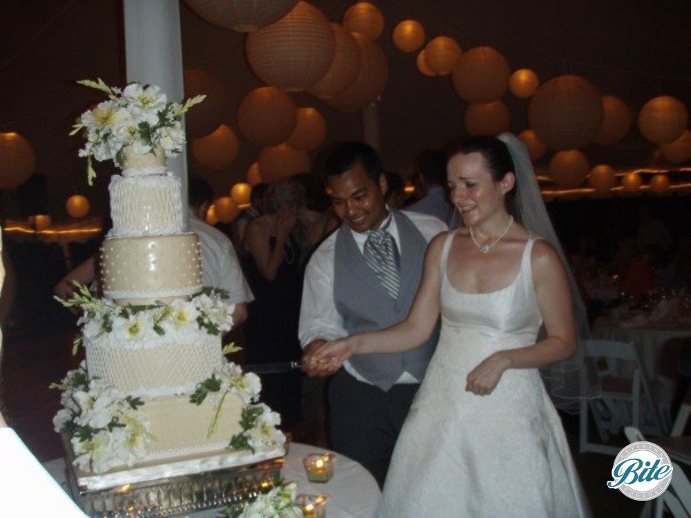 Vijay Goel and Chef Elizabeth cutting the wedding cake