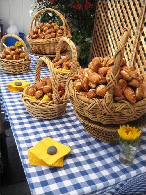 Green Wedding in Bel Air Bread Baskets